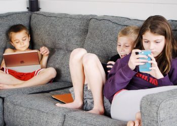 Technology and Child Development: Balancing Screen Time and Play